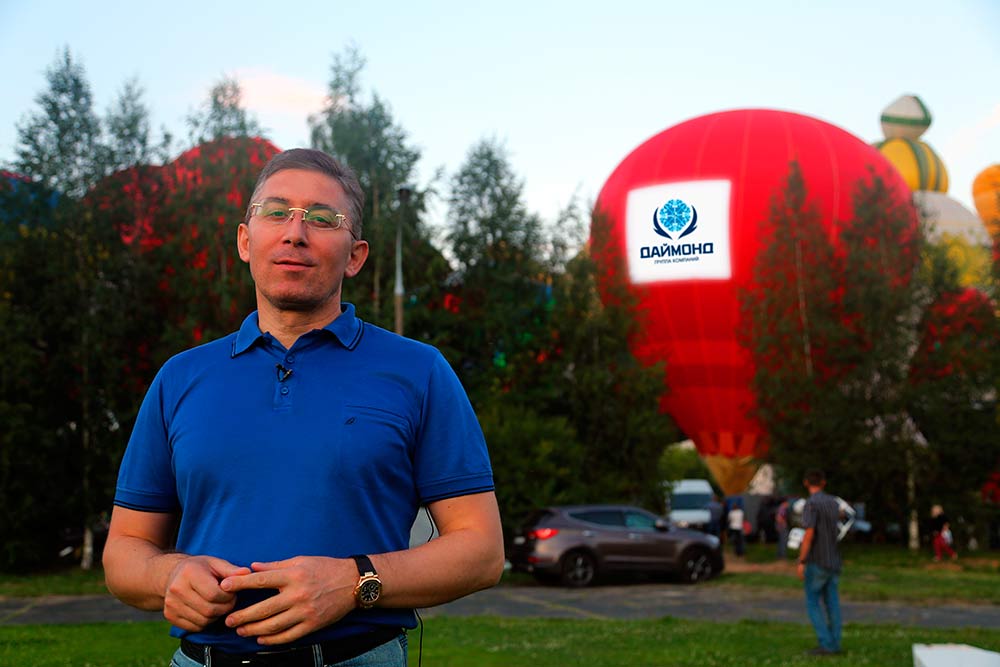 Zaur Balagov balloons at the festival of St. Sergius Sky 2014