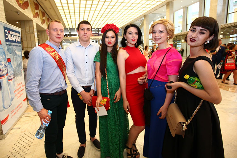 Выпускники 2015 в Кремле. Спонсор Холдинг Даймонд