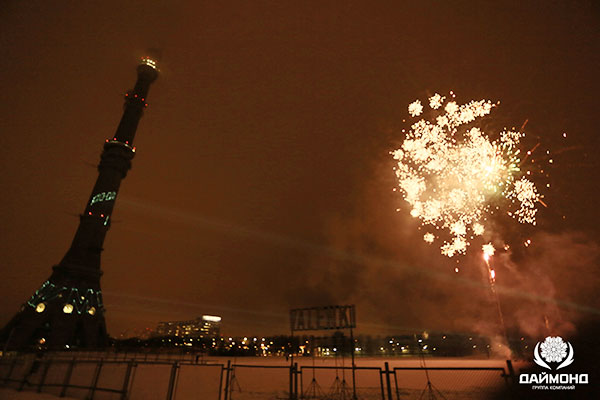 fireworks in honor of the birthday of the brand VALENKI lit up the night sky of Ostankino