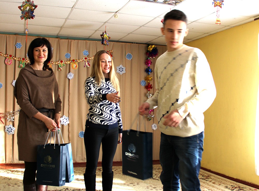 On the eve of New Year Diamond Holding employees congratulated children of the orphanage-school at Orekhovo-Zuevo