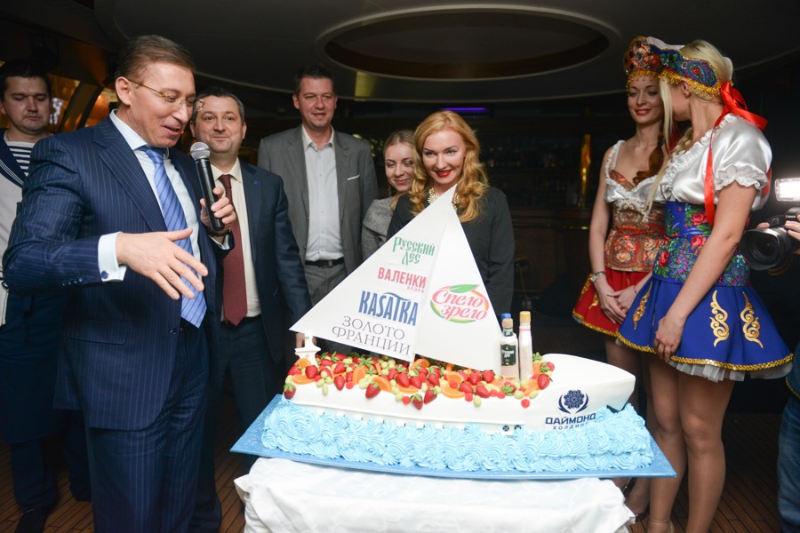 Президент холдинга Даймонд Заур Балагов поздравил партнеров компании